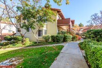 Building Photo - Lovely Condo | Central A/C | Garage