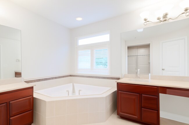 Building Photo - 3164 Lawrin Ct