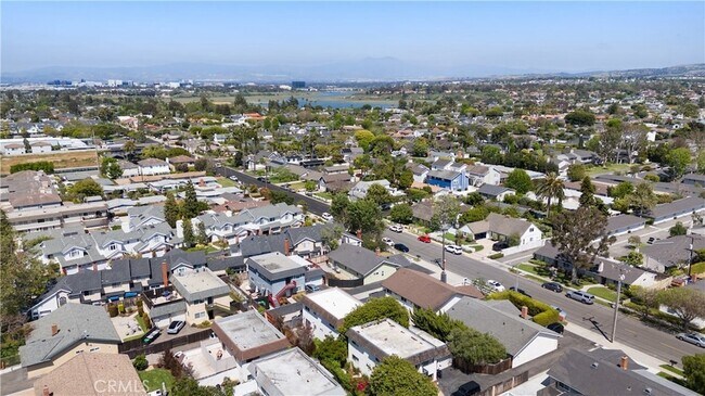 Building Photo - 2049 Tustin Ave