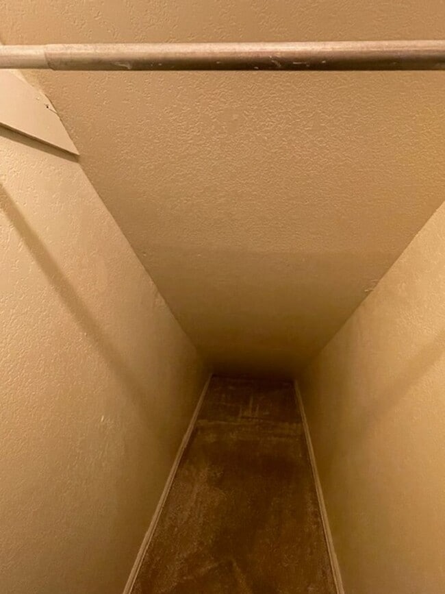 Building Photo - House For Lease