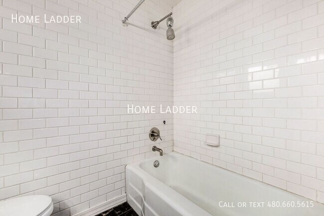 Building Photo - 1338 W Culver St