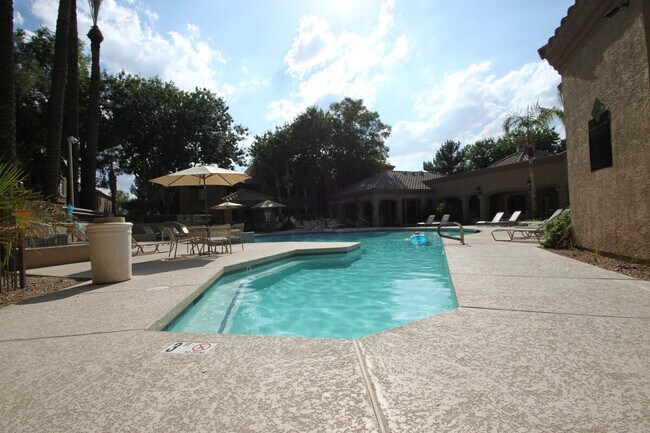 Building Photo - 15095 N Thompson Peak Pkwy