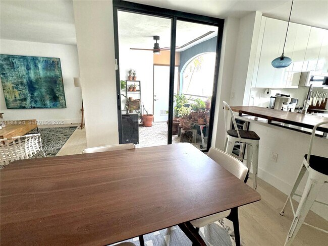 Building Photo - 3553 Magellan Cir