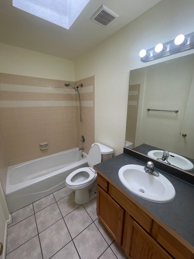 Building Photo - Charming 3-bedroom, 2-bathroom Home locate...