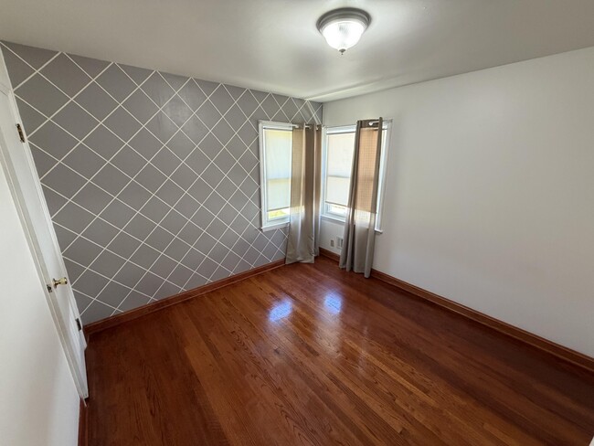 Building Photo - 3543 S 25th St