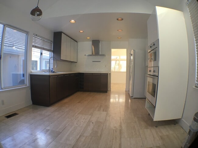 Building Photo - Gated Community at Canyon Lakes