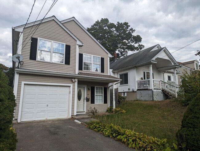 Building Photo - 33 Hallock St