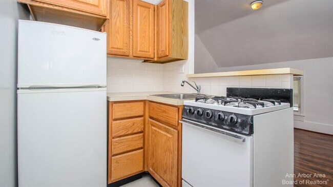 Building Photo - 610 S Ashley St