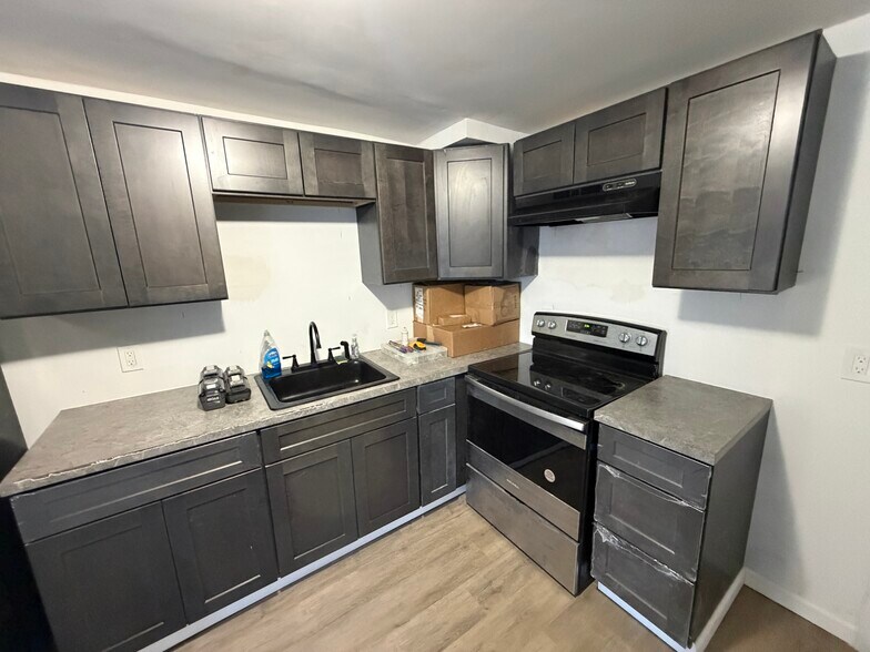 Building Photo - 490 Boswell Ave