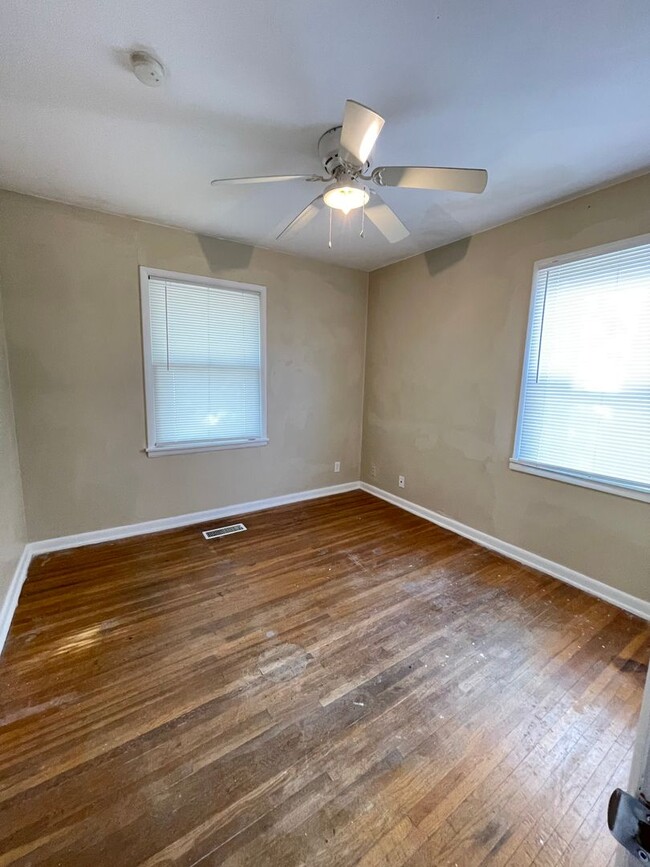 Building Photo - 3 bedroom 1 bath house