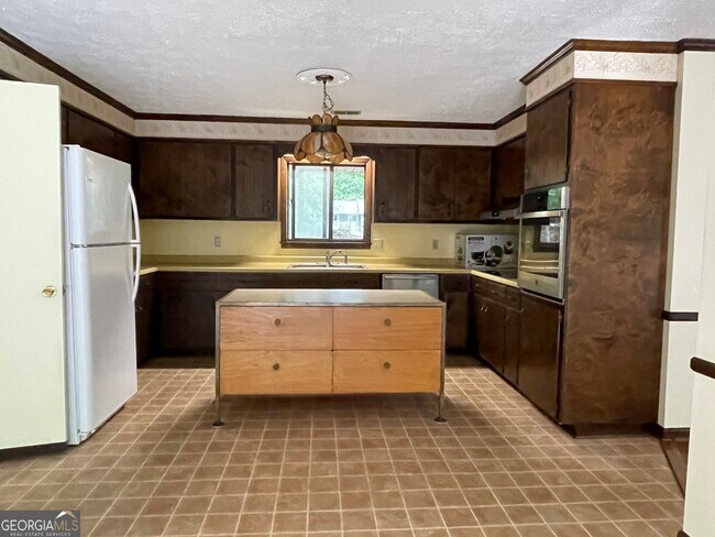 Building Photo - 170 Longview Dr