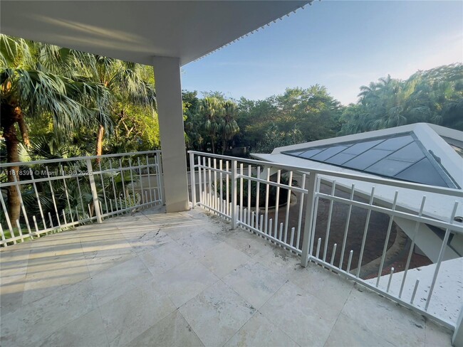 Building Photo - 2000 Towerside Terrace