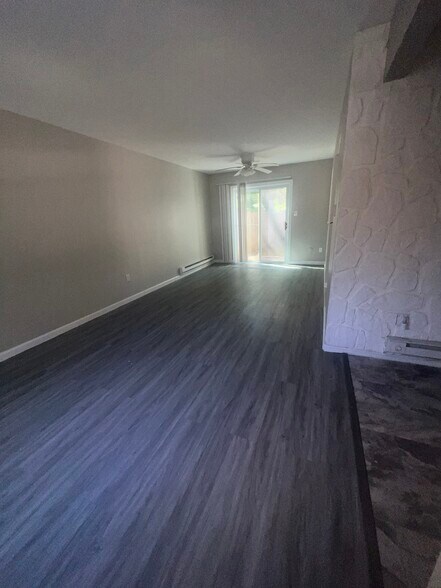 Building Photo - 536 W Loch Lomond Dr