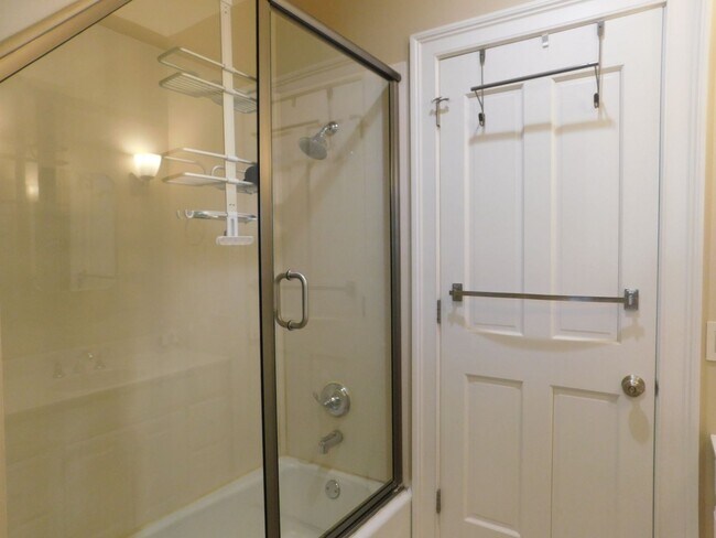 Building Photo - Fully furnished in-law suite with views of...