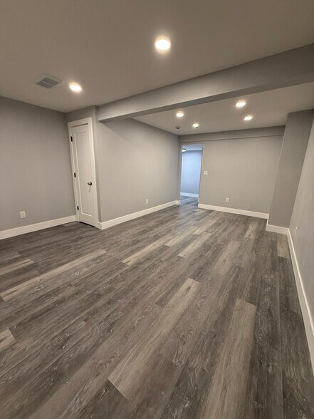 Building Photo - 3974 Lake Run Blvd