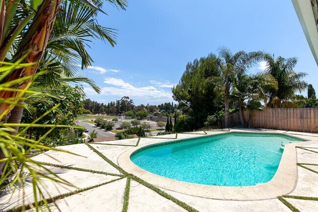 Building Photo - Welcome to Your Dream Home in Sunny San Di...
