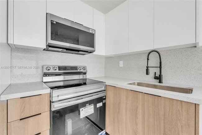 Building Photo - 1611 NE 50th Ct