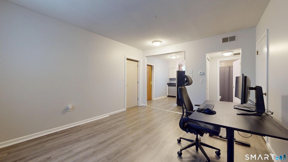 Building Photo - 49 Willard St