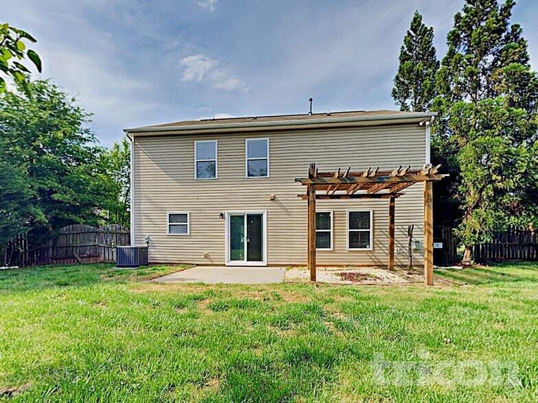 Building Photo - 4312 Larkhaven Village Dr