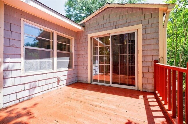 Building Photo - 1716 Beacon Hill Blvd NE