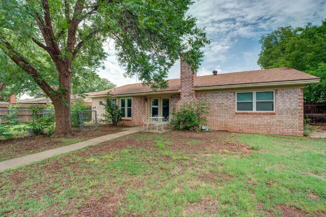 Building Photo - South Lubbock 4 bedroom 2 bath home