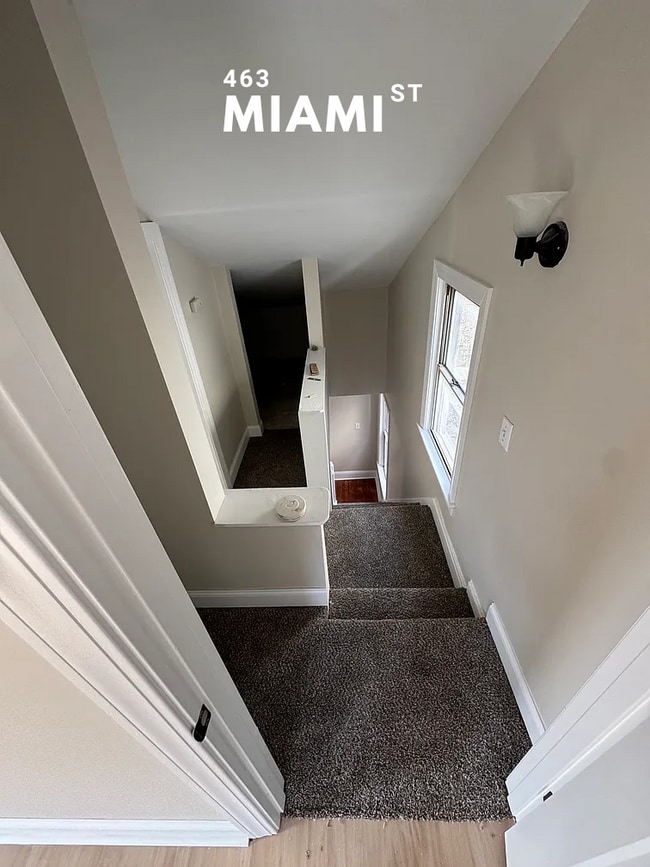 Building Photo - 463 Miami St