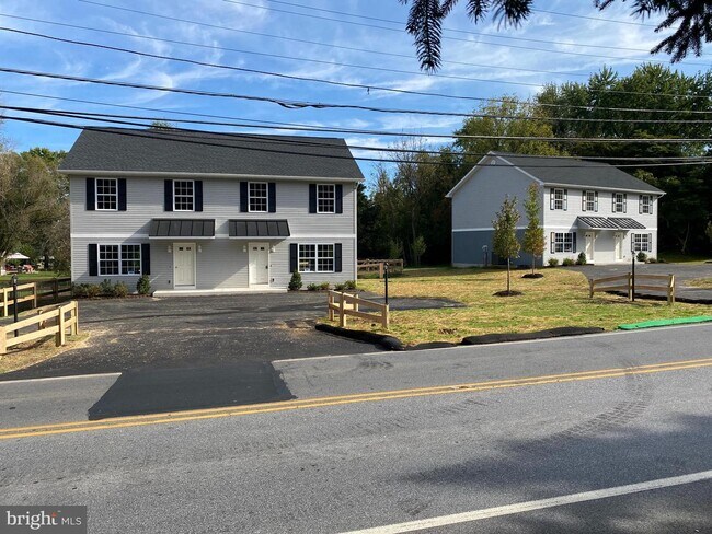 Building Photo - 303 Bondsville Rd
