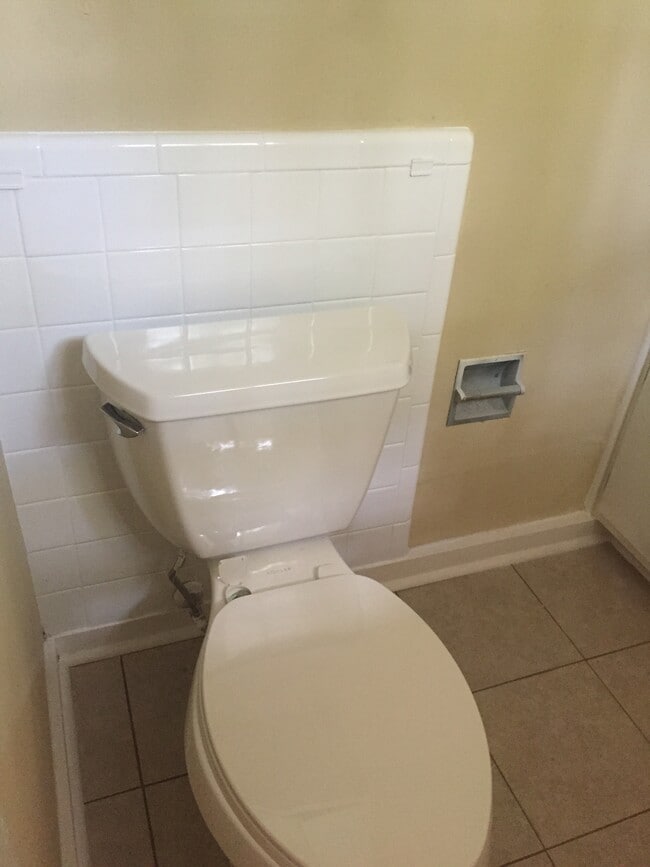 Building Photo - 3328 Oakview Dr