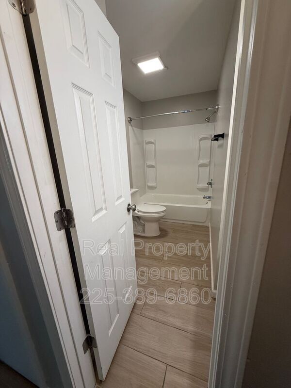 Building Photo - 160 Ebony Dr