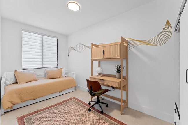 Building Photo - 302 SW 12th Ave