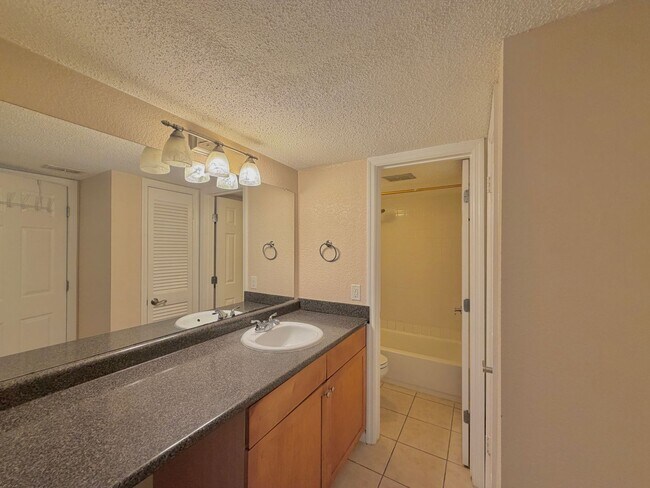 Building Photo - Modern 1/1 in Creeks Edge – First-Floor