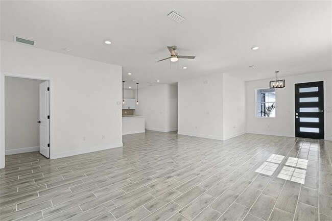 Building Photo - 2211 Simmons Ave