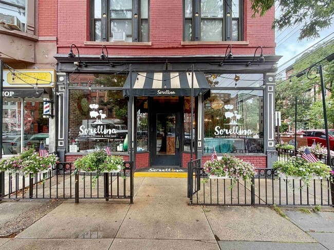 Building Photo - 105 11th St