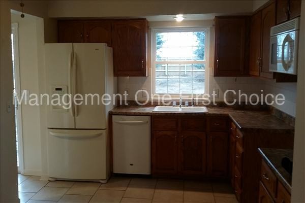 Building Photo - Multi-level home near Offutt AFB