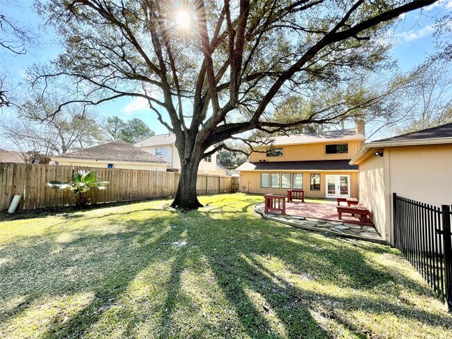 Building Photo - 15006 Elmont Dr