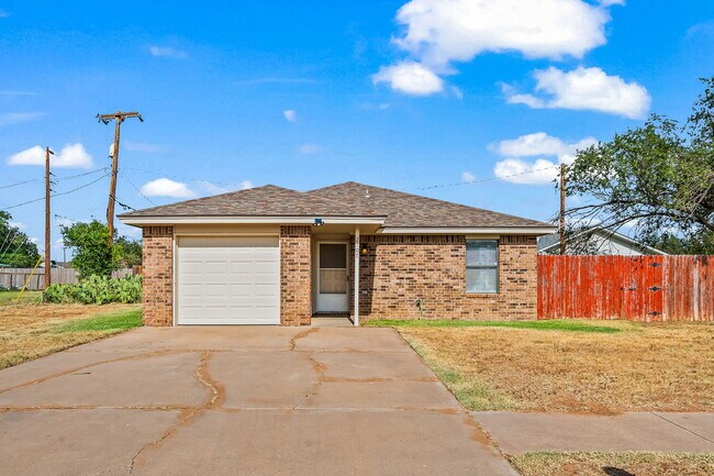 Building Photo - Half off first full months rent/Convenient to SPC/Tech and Med Community