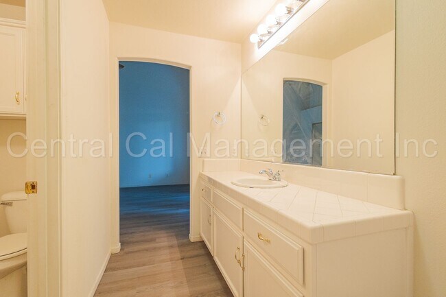 Building Photo - 3 Bedroom/2 Bath Home in RiverLakes - $225...