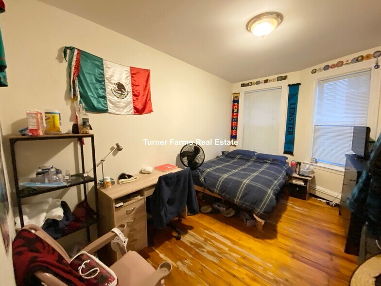 Building Photo - 38 Calumet St