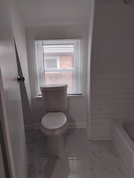 Building Photo - 497 Tremont Ave