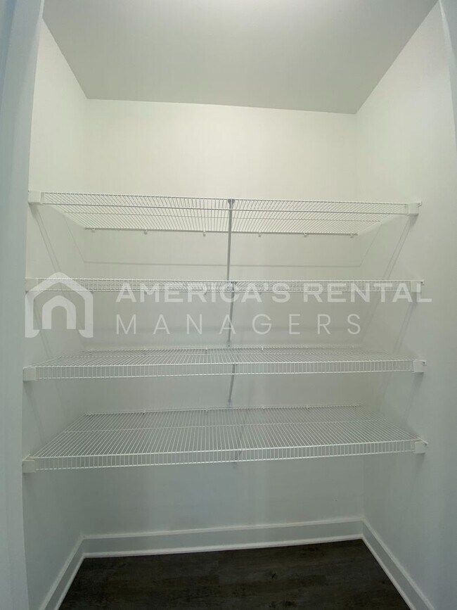 Building Photo - Home for Rent in Talladega, AL! View with 48 Hours Notice!