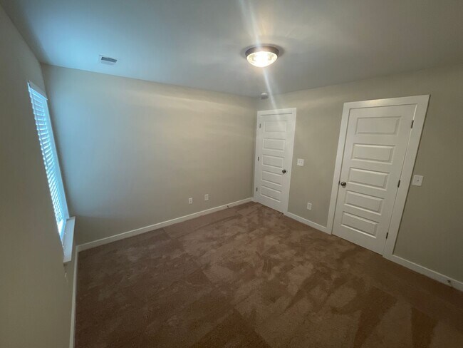 Building Photo - Home for Rent in Oak Grove, AL!!! Available to View Now!