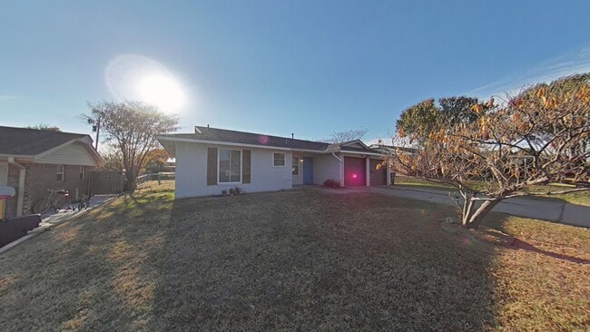 Primary Photo - 324 NW Compass Dr