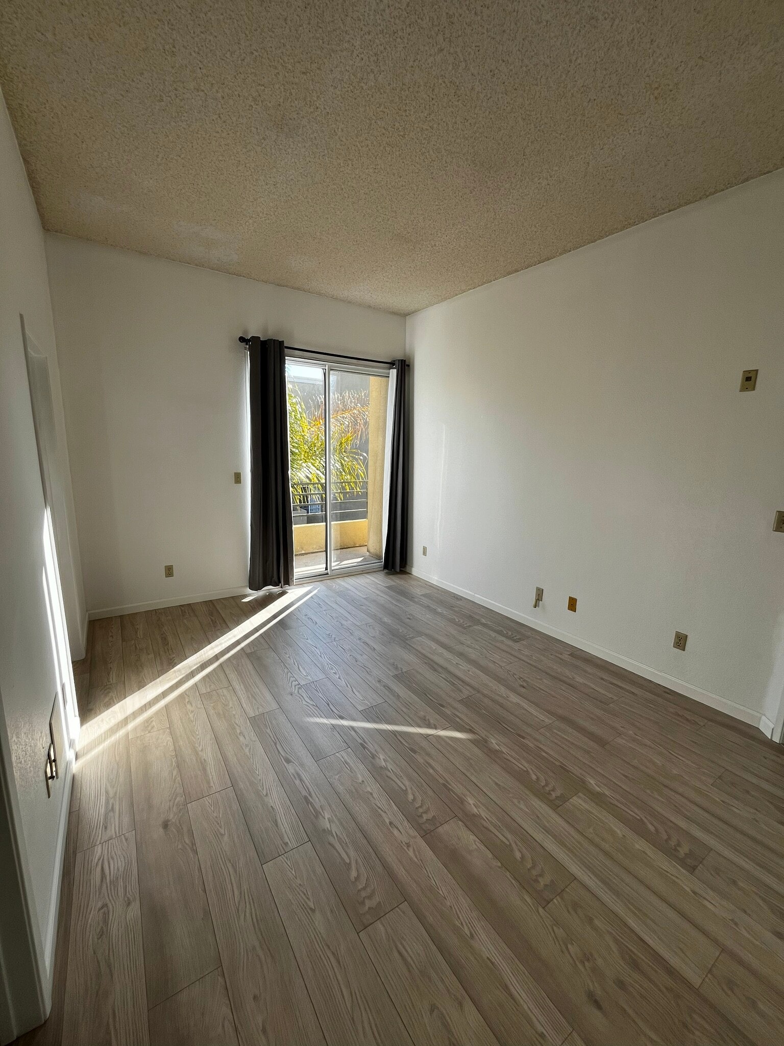 Master Bdrm w/ Balcony - 6140 Monterey Rd