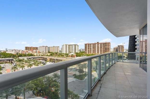 Building Photo - 17001 Collins Ave