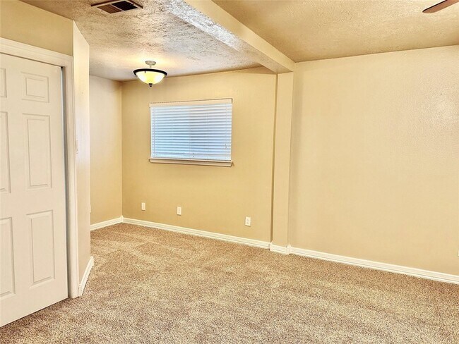 Building Photo - 239 Ridgewood Dr