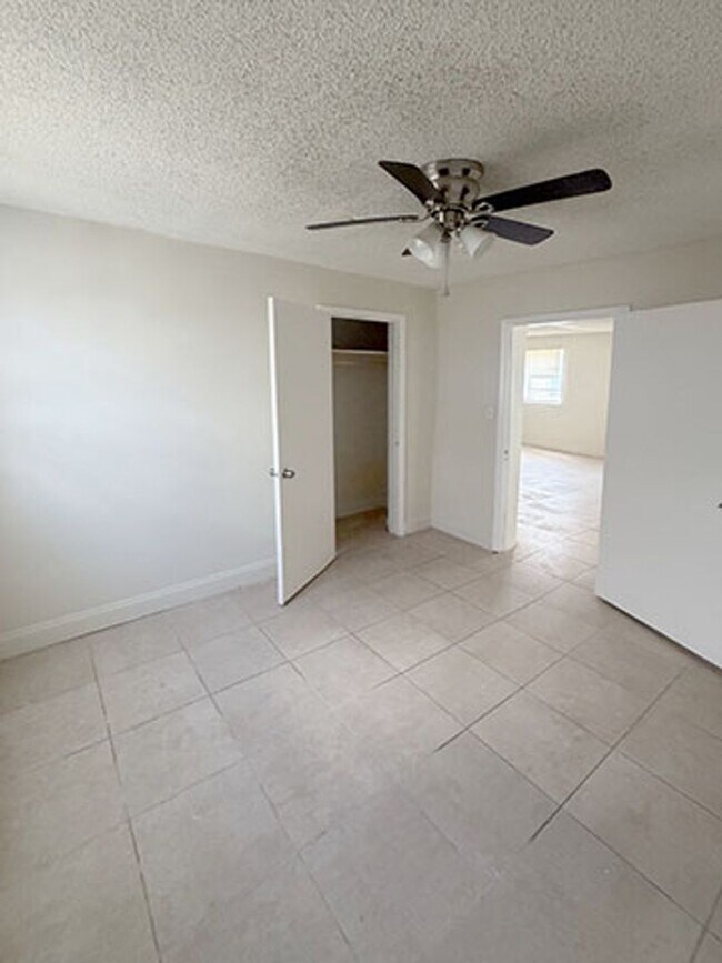 Building Photo - 1125 W 28th St