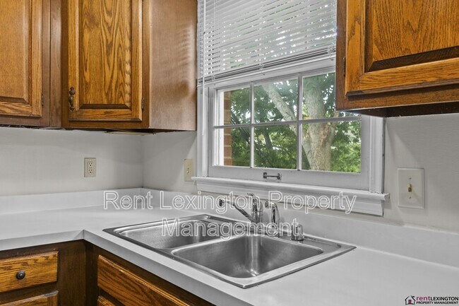 Building Photo - 1321 Leaning Tree Ln