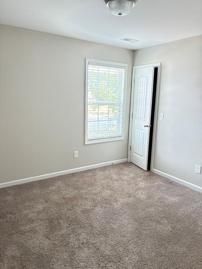Building Photo - 4000 Saxby Ln NW
