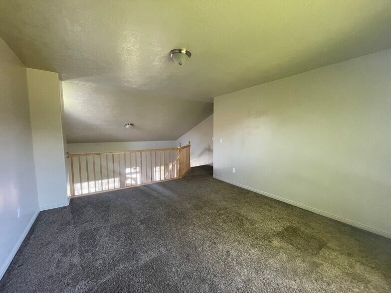 Loft/Family room #2 - 466 E Apple Grove Ln