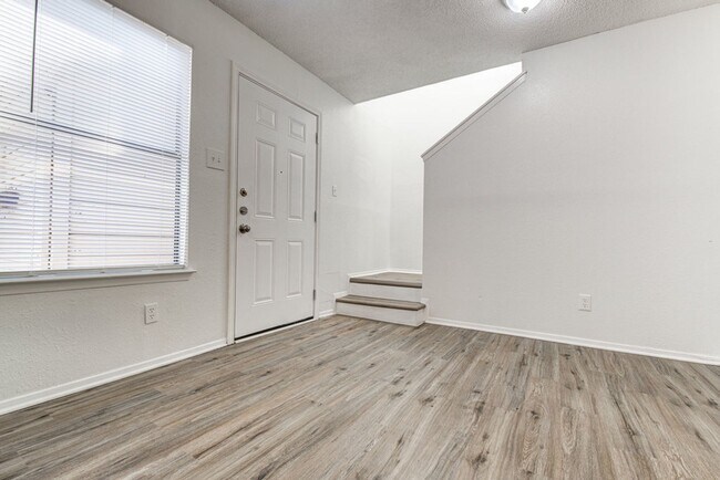 Building Photo - 2900 Jadewood Ct